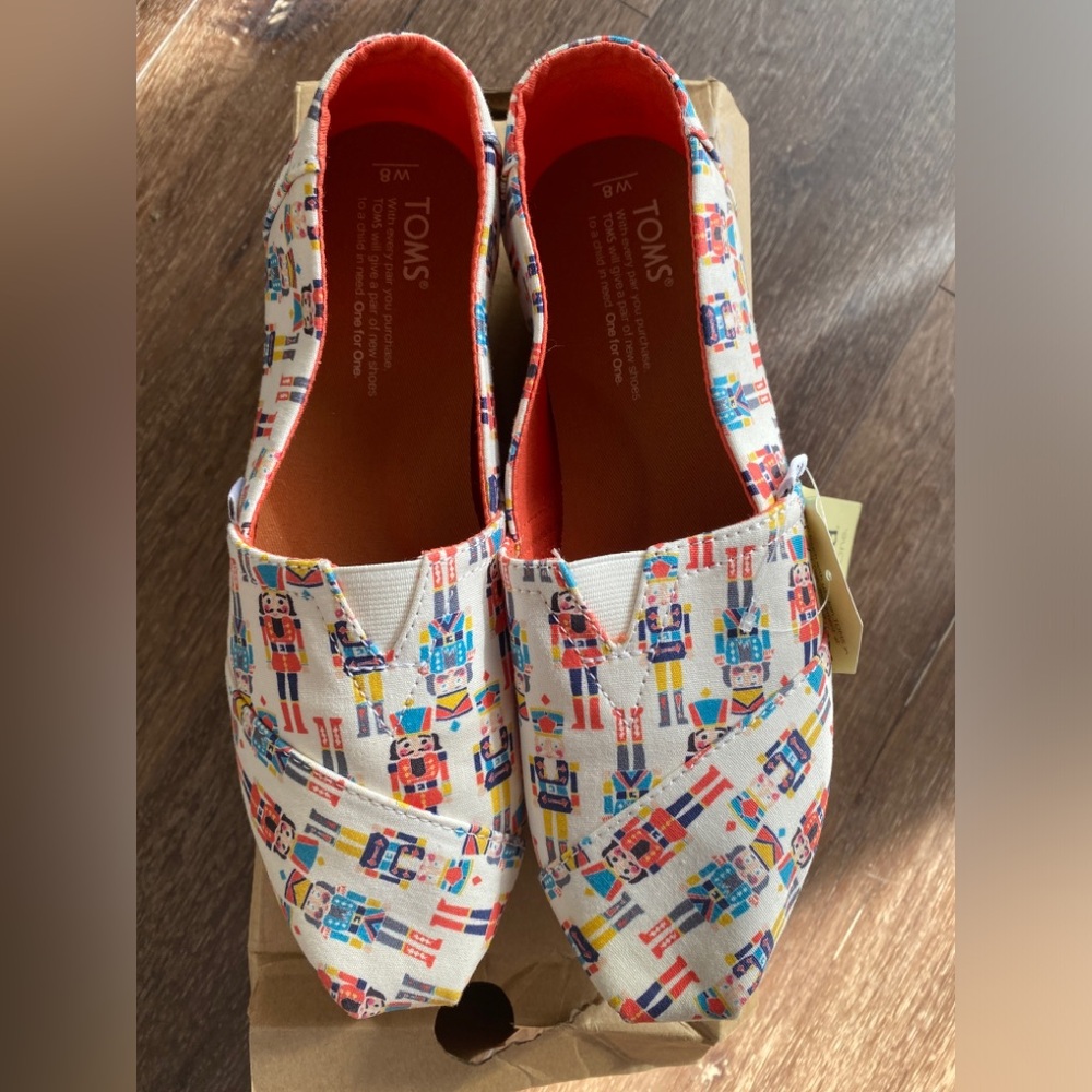 Toms -nutcrackers